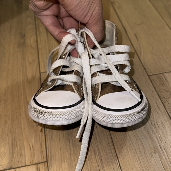 Converse - Picture 4 of 4